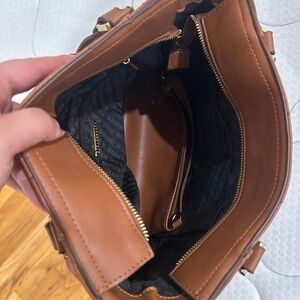 Steven madden brown bag and I only use them one time and it’s still brand new